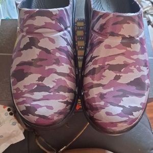 OOFOS purple camo mules